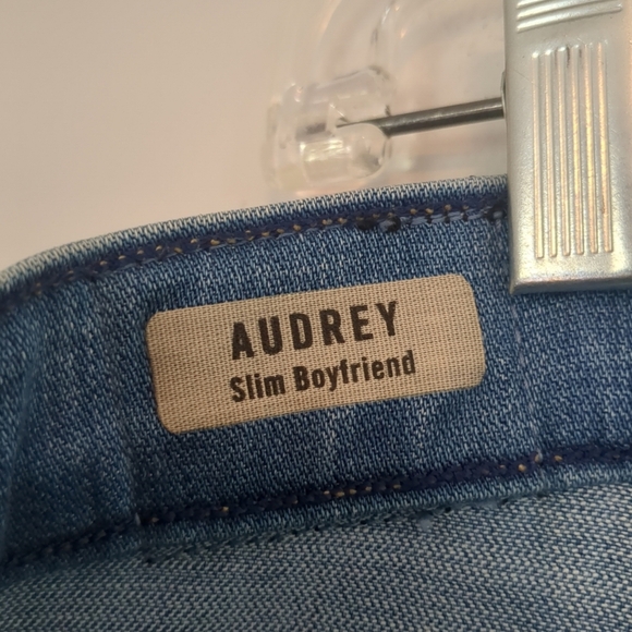 True Religion Jeans Women's 33X29 Distressed Audrey Slim Boyfriend Thrashed USA - Picture 8 of 13